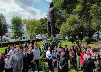 Tonantzin Fernández montó Guardia de Honor por el 22 aniversario luctuoso del Dr. Alfredo Toxqui